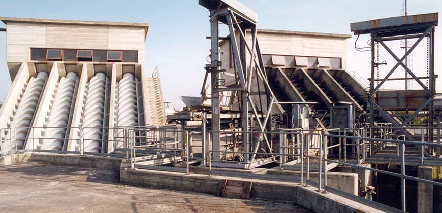 市政污水处理（含淤泥处理） 2