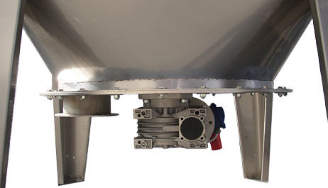 Discharging of bag content at ground level